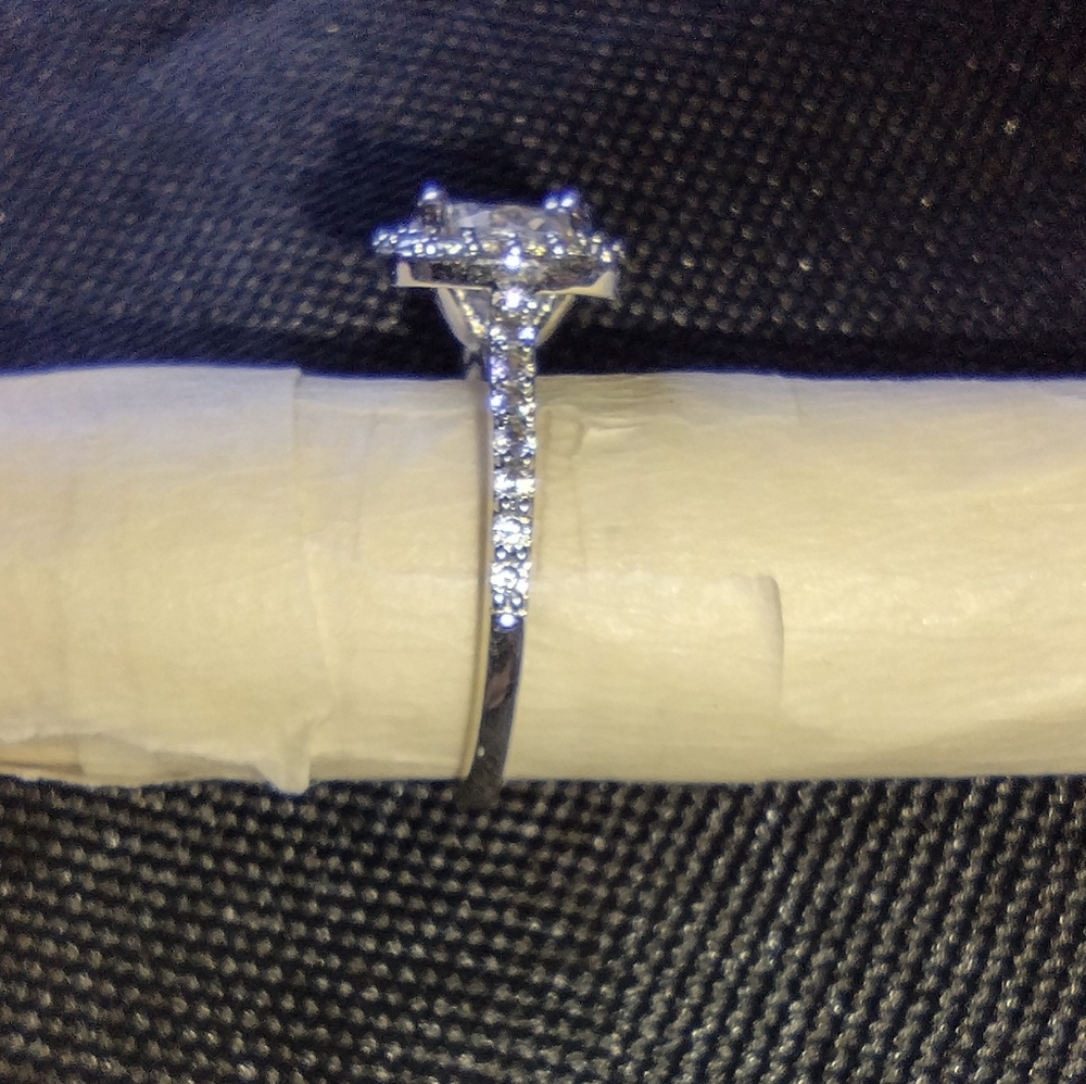 SILVER ZIRCONIA SQUARE STONE RING - Picture 3 of 4